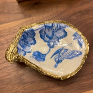 Grit and Grace painted oyster